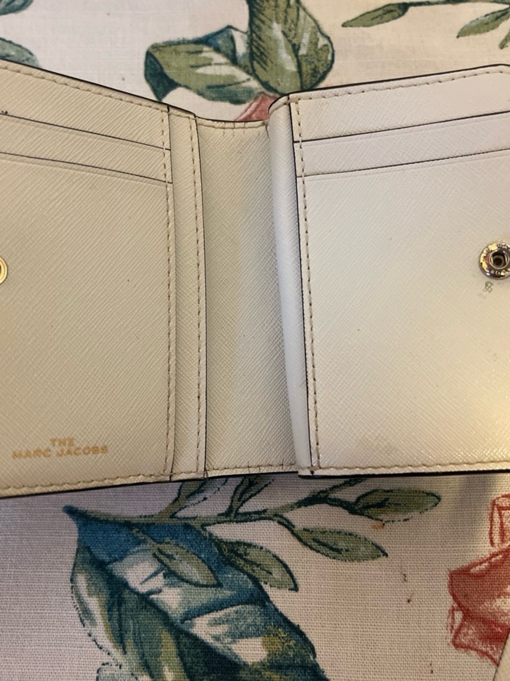 Marc Jacobs Beige Saffiano Leather Compact Wallet with Gold Hardware - Picture 4 of 8